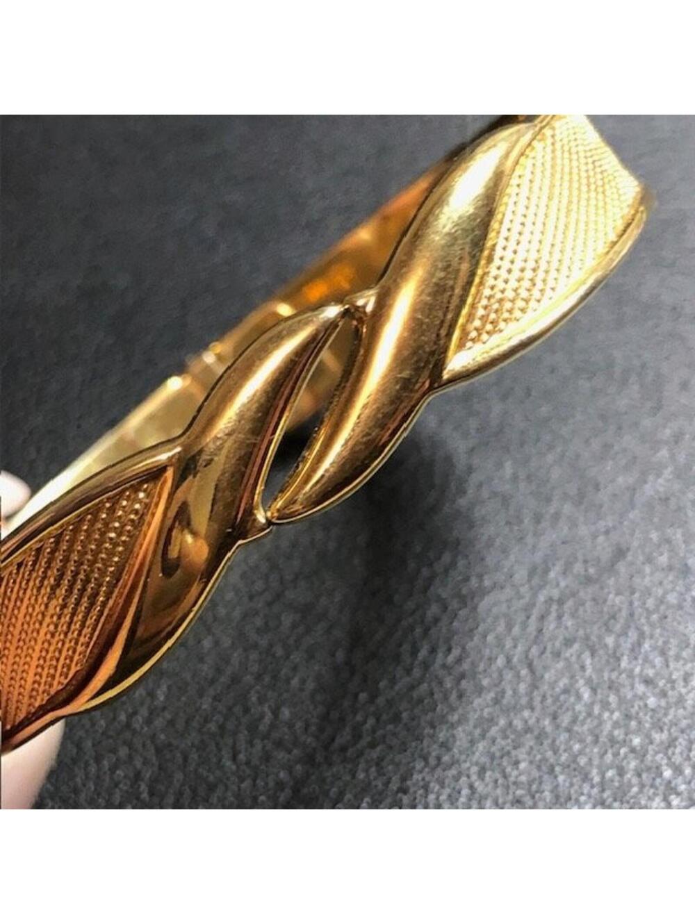 B3450 Monet Hinged Bangle Bracelet Gold Tone Textured Crossover Design 6.75"